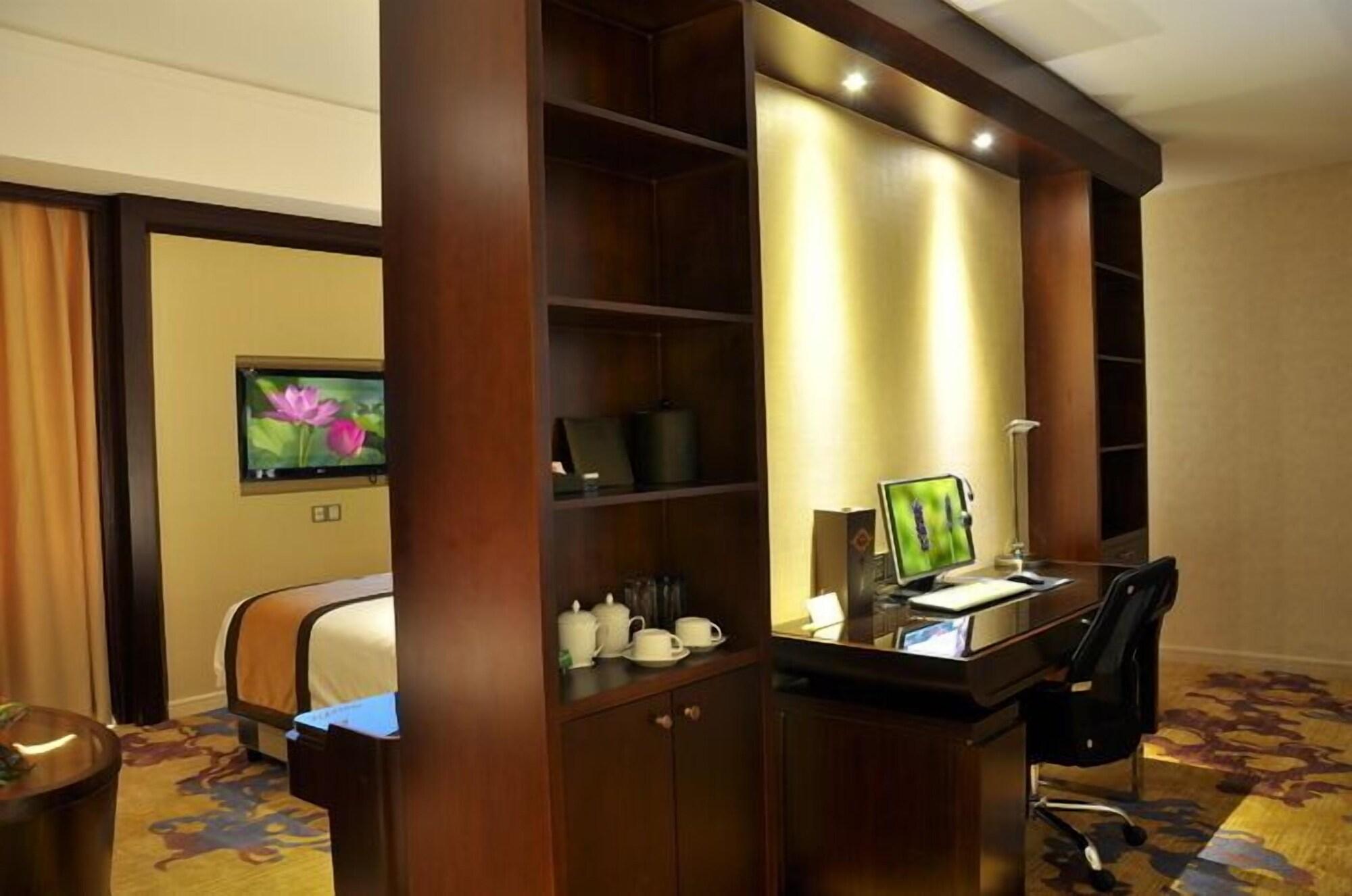 Conifer Garden Hotel Haikou  Exterior photo